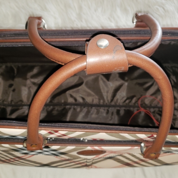 Beautiful Rolling Luggage for Carry-Ons - Picture 12 of 14